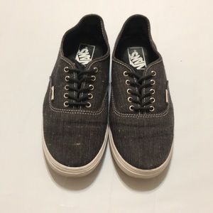Pair of vans men’s size 7 women’s size 8 1/2